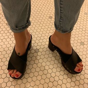Vintage black x strapped platform heels